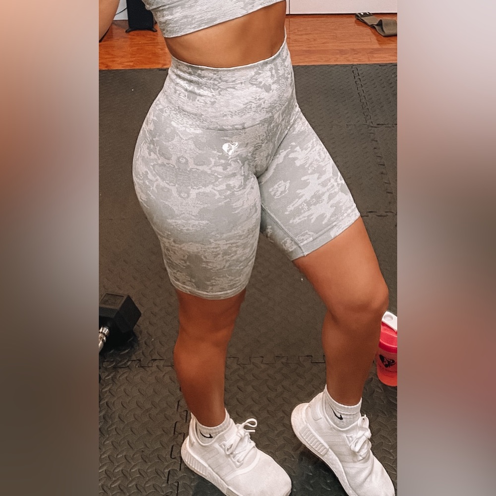 WOMENS BEST BIKER SHORTS - GREY CAMO - SMALL